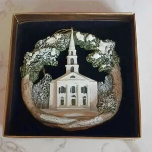 A set of two Ameriscape ornaments